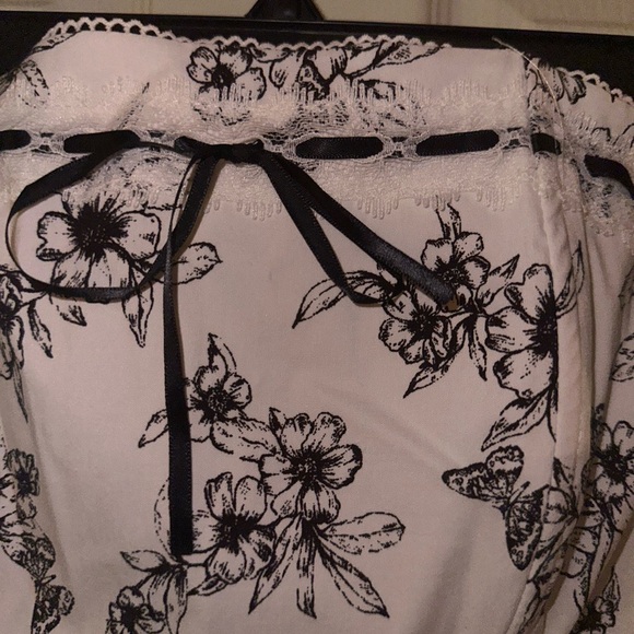 NWT PacSun Beverly and Beck White and Black Floral sleeveless corset crop top M - Picture 6 of 10